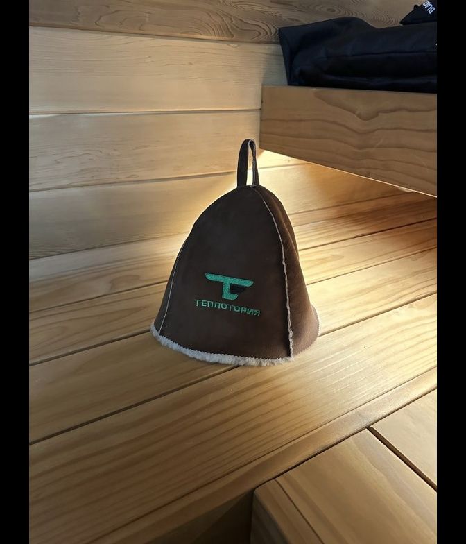 Меховая шапка для бани из овчины