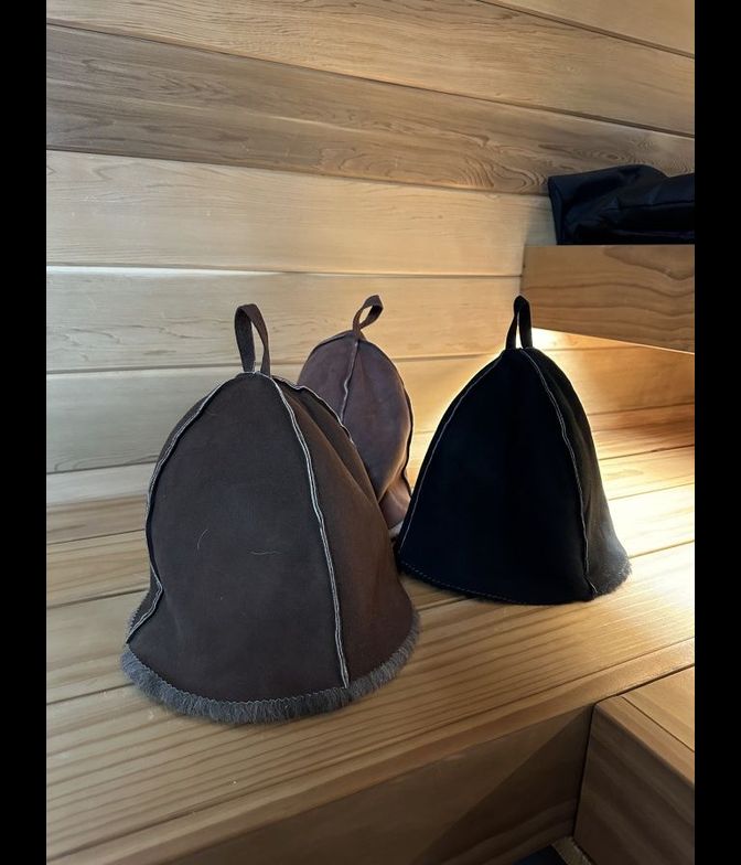 Меховая шапка для бани из овчины