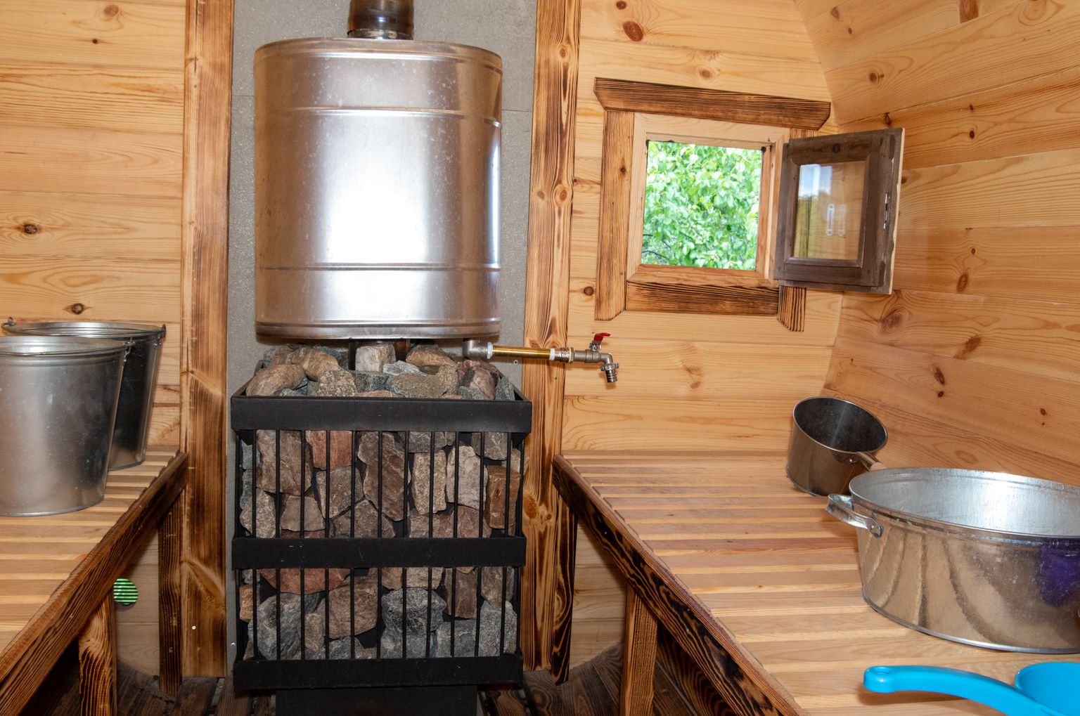 Зачем нужен бак для воды на печь: виды, установка, подключение