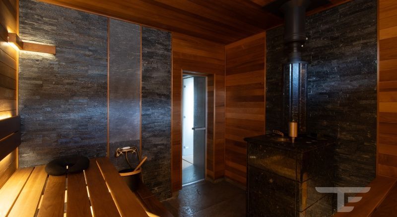 Отделка парной - разность вагонки.