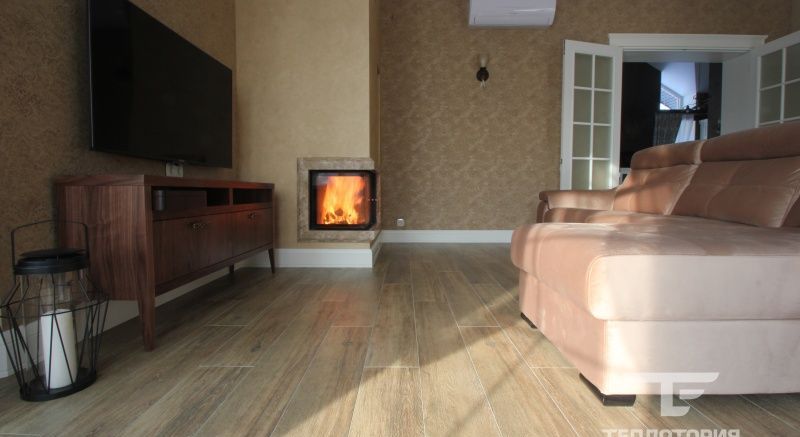 Камин Hoxter с угловым стеклом в доме