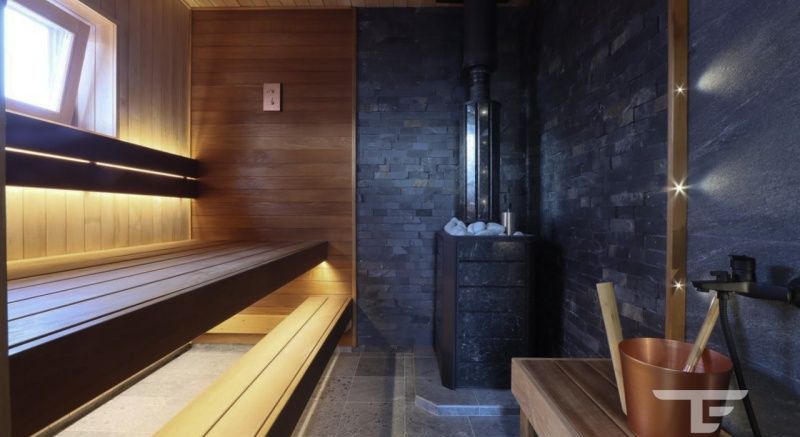 Компактная парная. Сочетание термодревесины и ольхи.