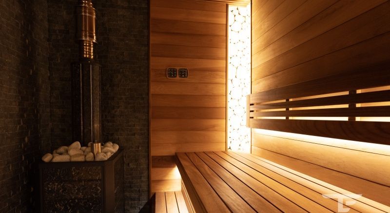 Отделка парной. Освещение и можжевельник.