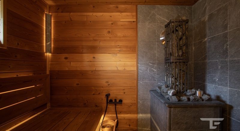 Колоритная парная с печью в облицовке